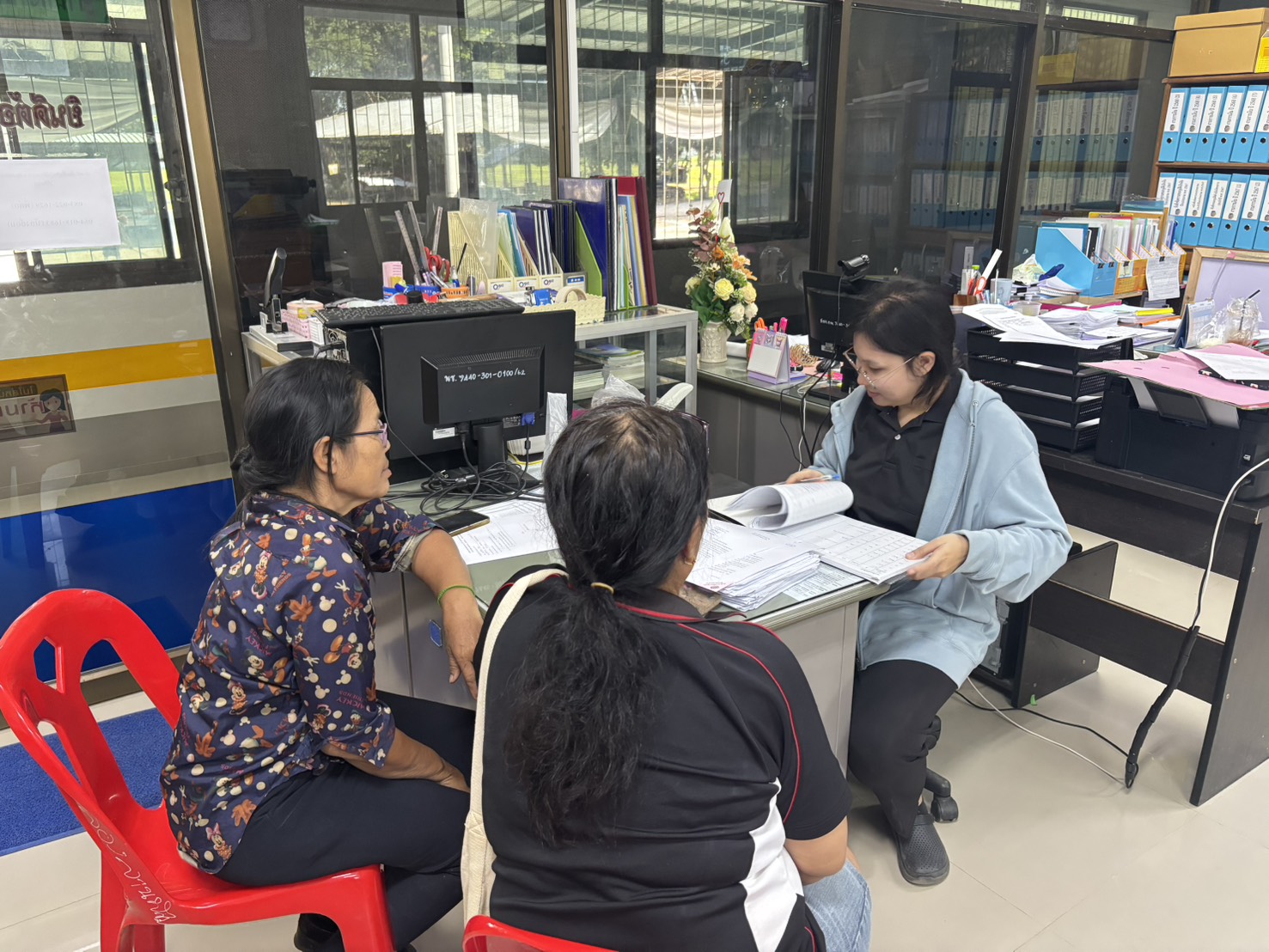 พช.คลองลาน ดำเนินการพิจารณาอนุมัติโครงการตามโครงการแก้ไขปัญหาความยากจน (กข.คจ.) ให้แก่ครัวเรือนเป้าหมายในพื้นที่บ้านมอเศรษฐี หมู่ที่ 10 ตำบลคลองน้ำไหล