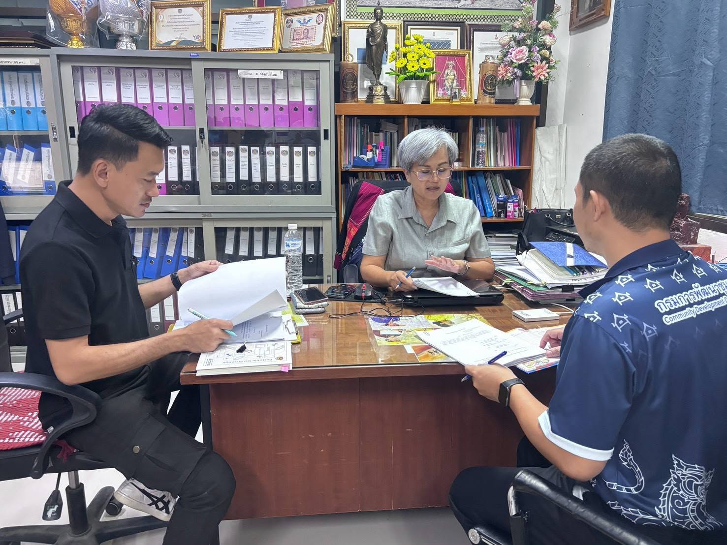 พช.คลองลาน ลงพื้นที่สอบข้อเท็จจริง และประชุมคณะกรรมการสอบข้อเท็จจริง กรณีพัสดุไม่จำเป็นต้องใช้ในสำนักงานพัฒนาชุมชนอำเภอคลองลาน จังหวัดกำแพงเพชร ตามโครงการพัฒนาพื้นที่ต้นแบบเพื่อการพัฒนาคุณภาพชีวิตตามหลักทฤษฎีใหม่ประยุกต์สู่โคกหนองนาโมเดล