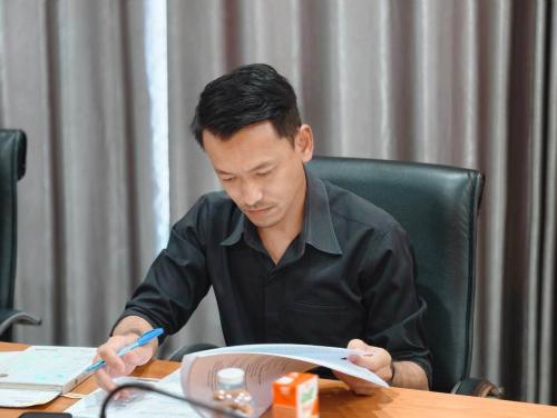 พช.คลองลาน เข้าร่วมประชุมคณะกรรมการช่วยเหลือประชาชน พิจารณาให้ความช่วยเหลือผู้ประสบอุทกภัยในพื้นที่ตำบลคลองลานพัฒนา**